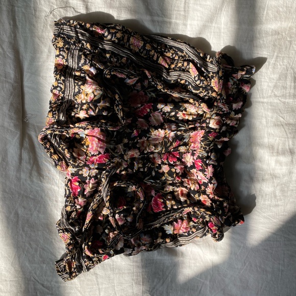 Shorts - Picture 3 of 3